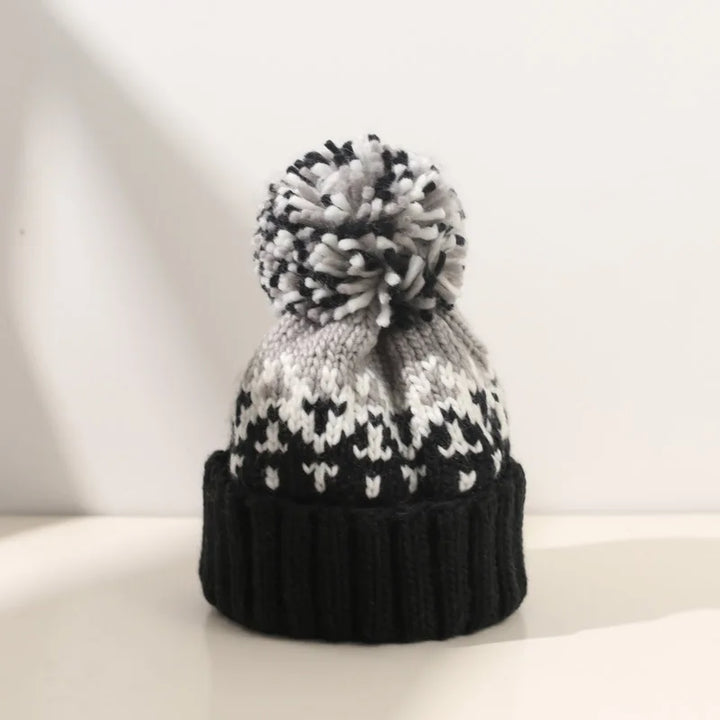 TAMARA™– Cozy Snowflake Pom Beanie